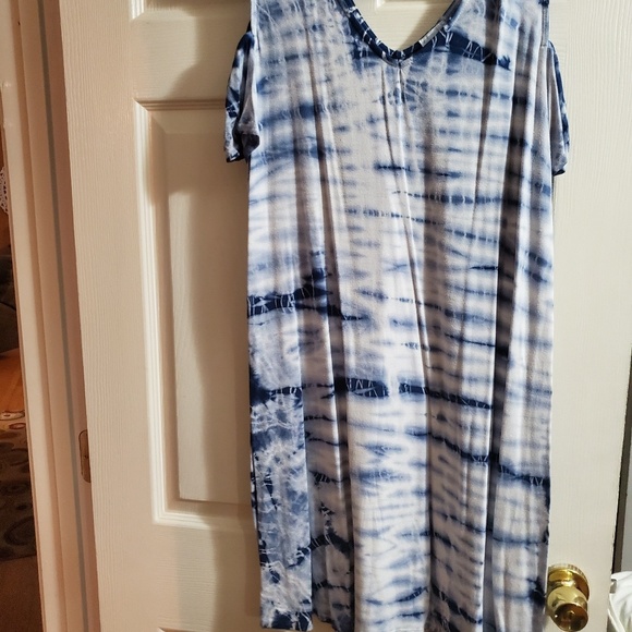 Dress - Picture 3 of 3